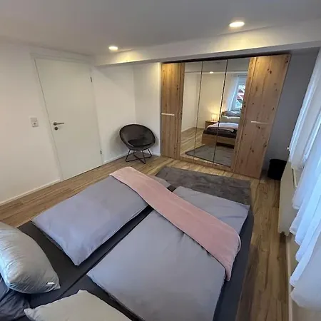 Zur Froehlichkeit Apartment *