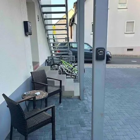 Zur Fröhlichkeit