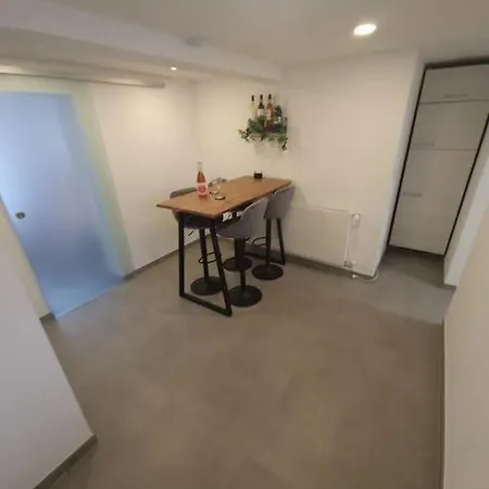 Zur Froehlichkeit Apartment *